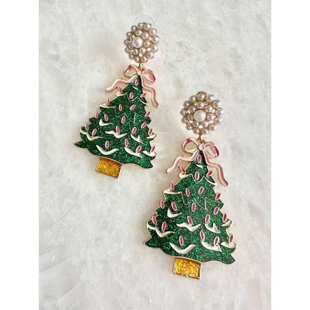 Green and pink sparkle Christmas tree with pearl and Dow details
